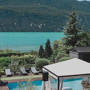 Photo de la terrasse de l'hôtel les Suites du Lac à Aix les Bains.