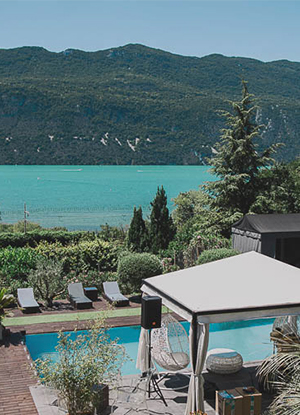 Photo de la terrasse de l'hôtel les Suites du Lac à Aix les Bains.